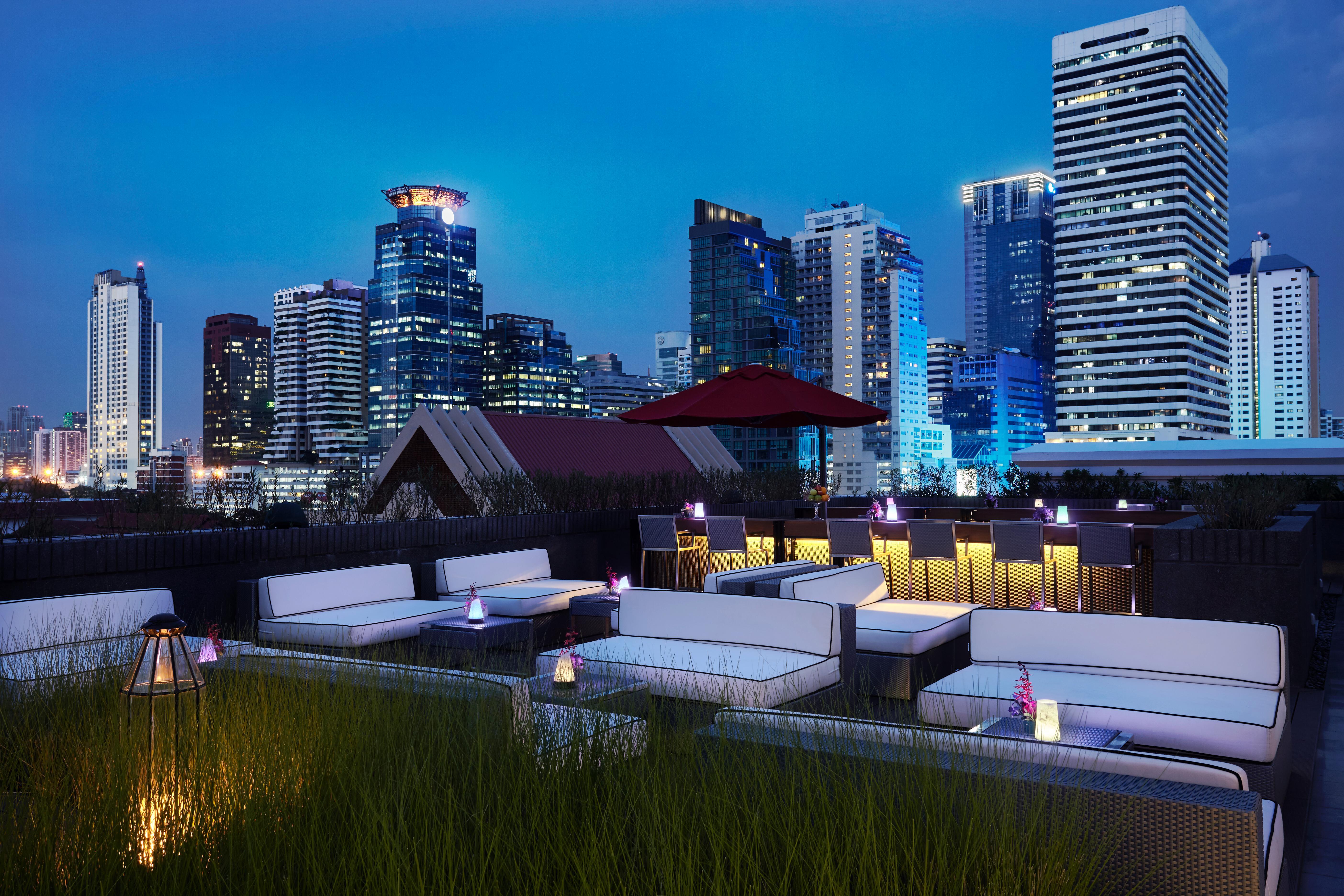 Moevenpick Hotel Sukhumvit 15 Bangkok Exterior foto The 137 Pillars Hotel
