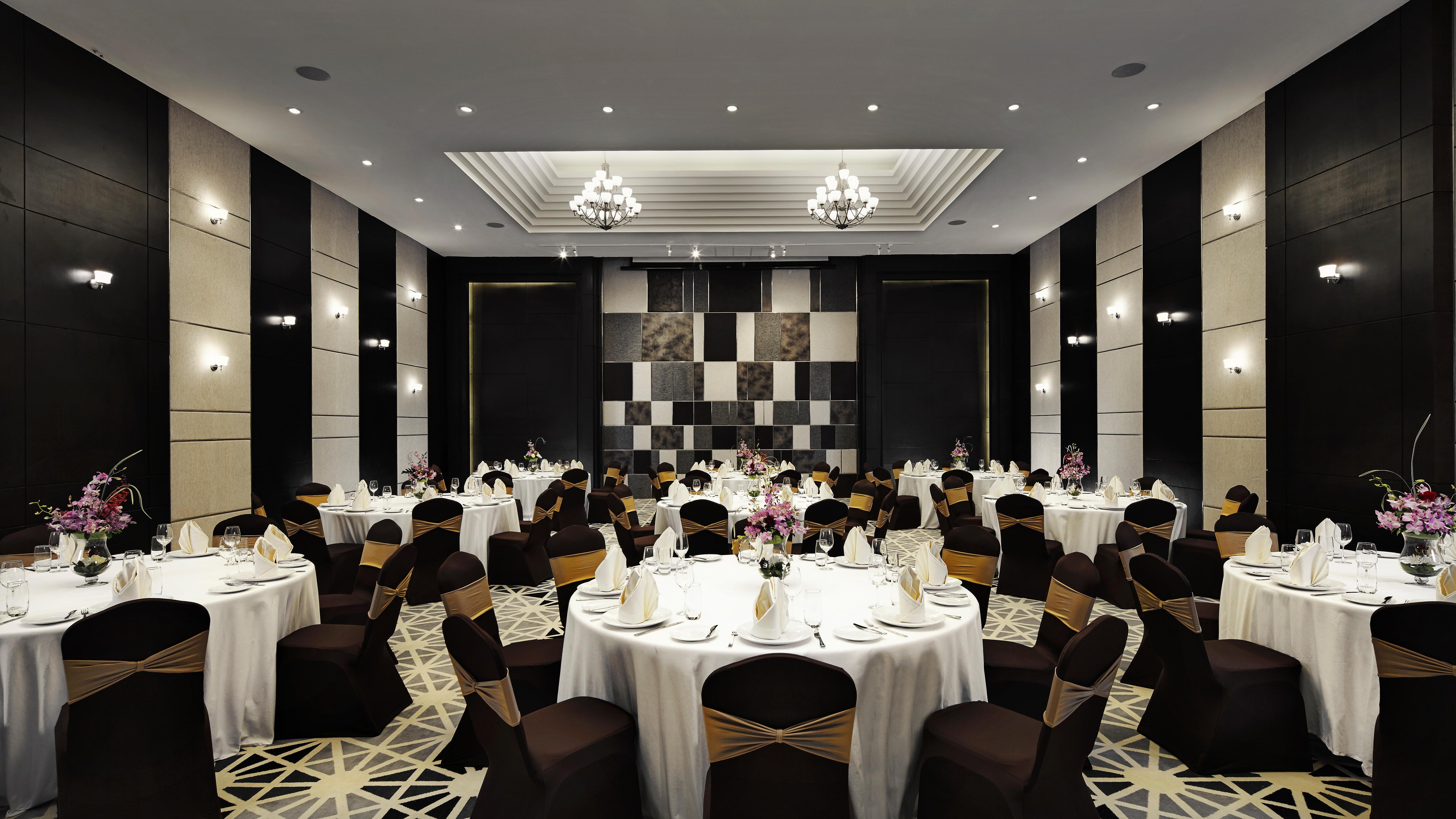 Moevenpick Hotel Sukhumvit 15 Bangkok Exterior foto The ballroom